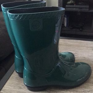 Ugg short rain boots